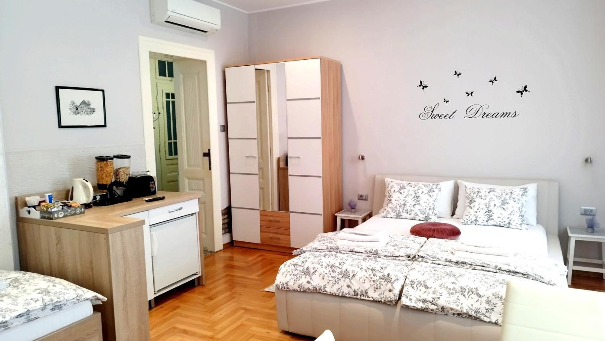 Lavender - City Room With Free Parking Pula Bagian luar foto