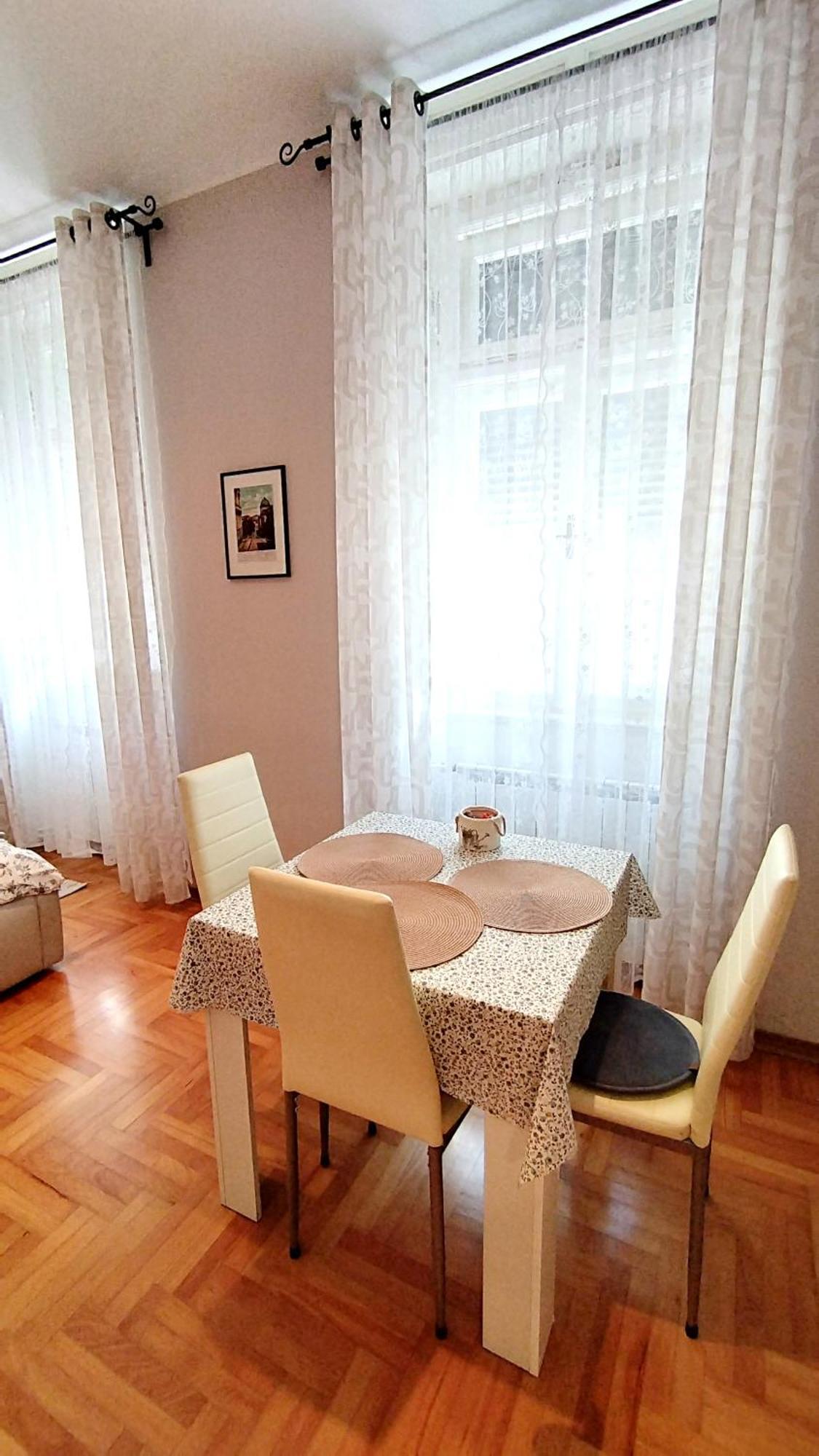 Lavender - City Room With Free Parking Pula Bagian luar foto