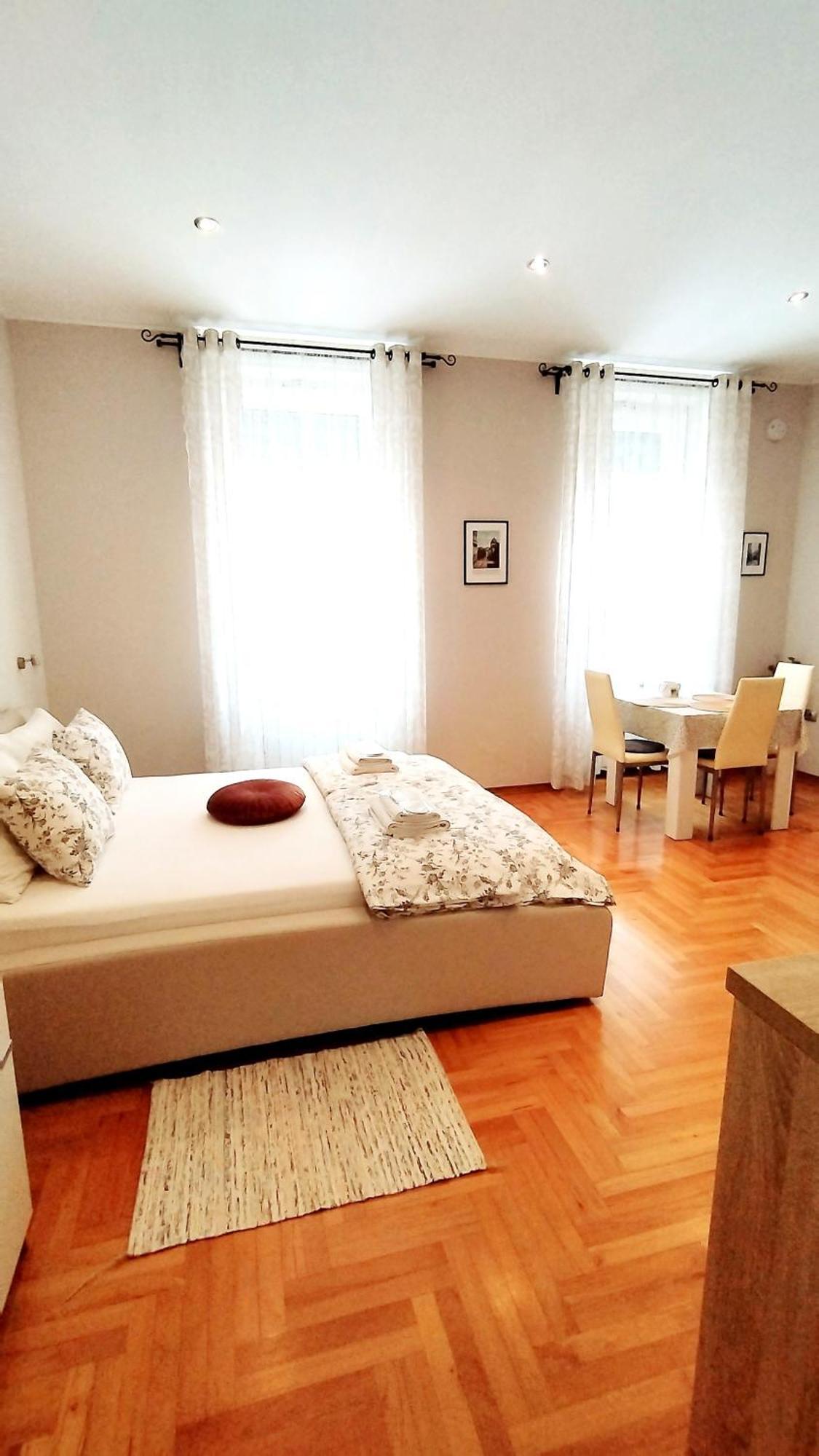 Lavender - City Room With Free Parking Pula Bagian luar foto