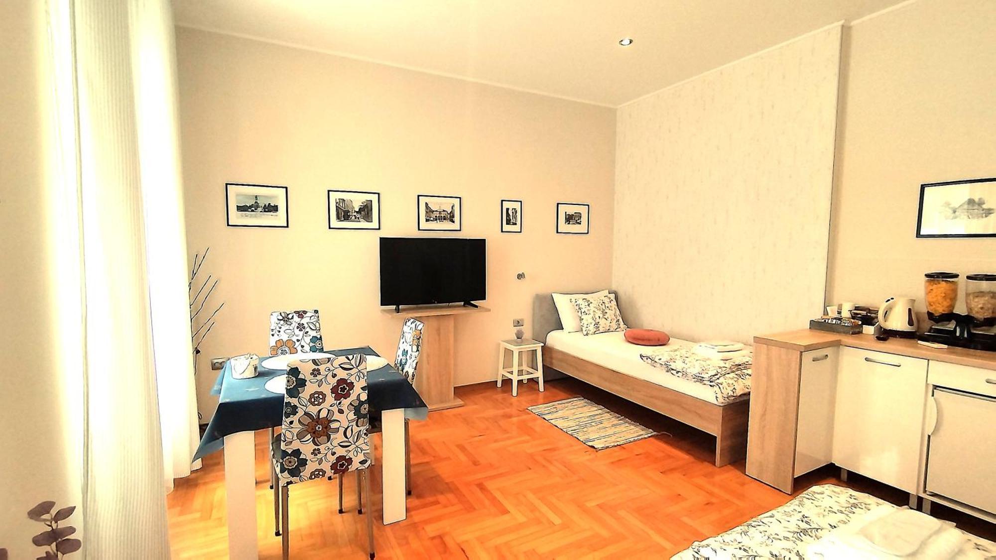 Lavender - City Room With Free Parking Pula Bagian luar foto