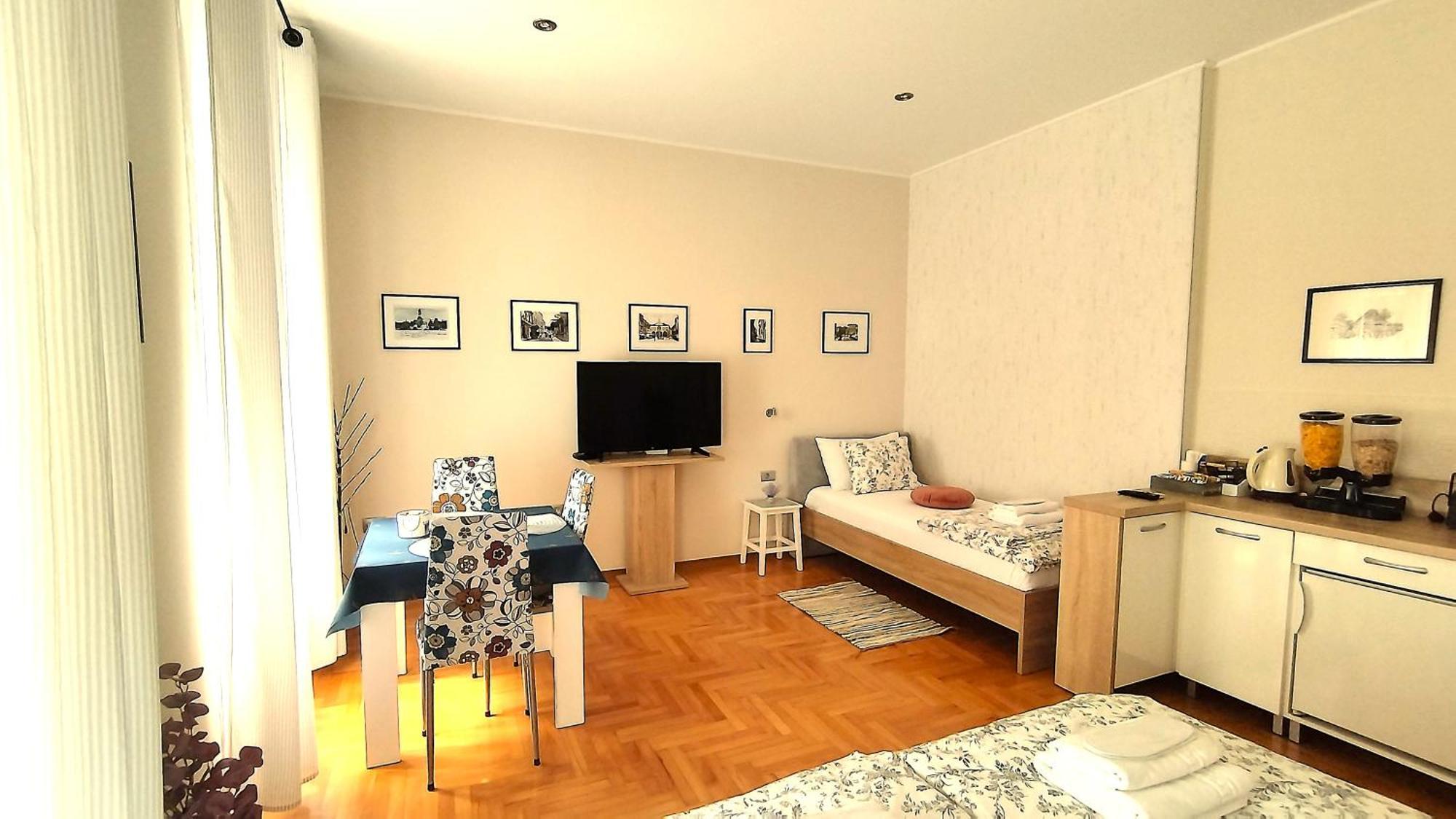 Lavender - City Room With Free Parking Pula Bagian luar foto
