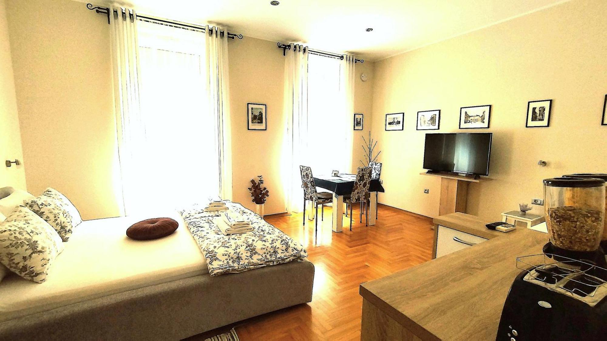 Lavender - City Room With Free Parking Pula Bagian luar foto