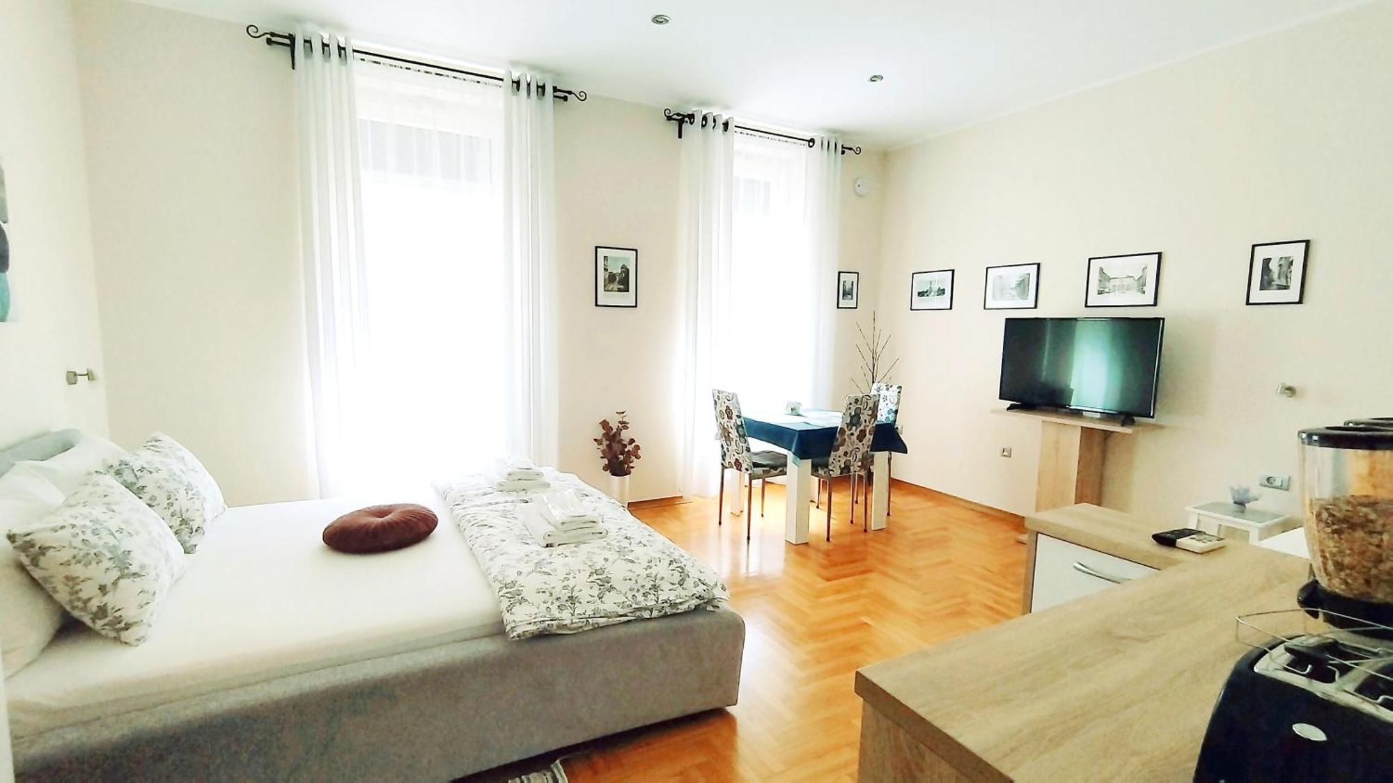 Lavender - City Room With Free Parking Pula Bagian luar foto
