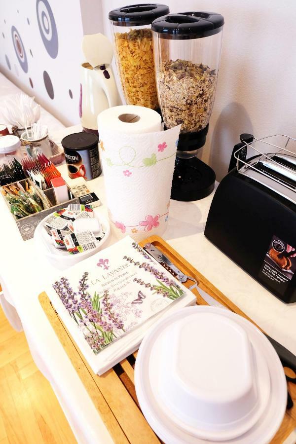 Lavender - City Room With Free Parking Pula Bagian luar foto